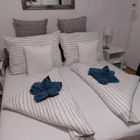 Апартаменты Kek Zafir Studio Apartman